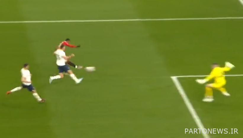 اما قبل از اینکه رشفورد به سمت دروازه شلیک کند نتوانست او را به چالش بکشد