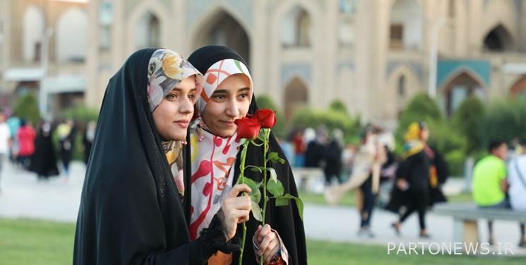 Explaining the actions of the women's deputy for the day of the girl