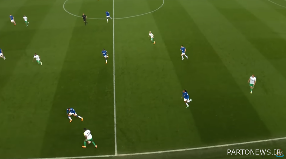 ایساک در نیمه راه توپ را برداشت