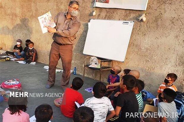 A teacher on the sidewalk / a story that started with