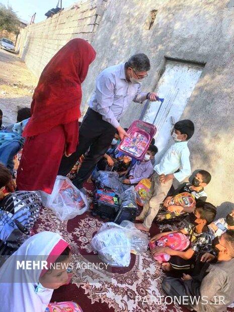 A teacher on the sidewalk / a story that started with