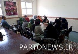 Holding 3 arts and crafts training courses in Khomein city