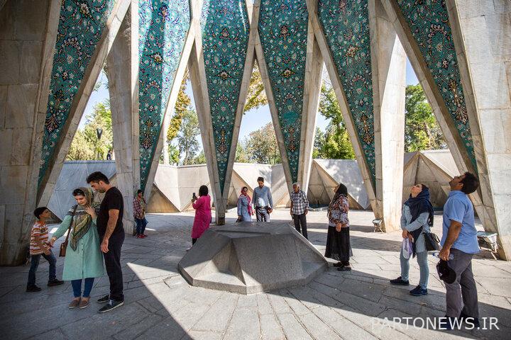 نيشابور ، قبر عمر الخيام شاعر القرن الخامس ، صاحب ديوان الخيام ، التراث الأدبي لإيران ؛  كنز ثمين في العالم