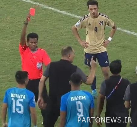 کارت قرمز ایگور استیماچ در جریان مسابقه قهرمانی SAFF بین هند و کویت در بنگالورو (توئیتر)