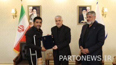 The secretary received his presidency from Sajjadi+photo