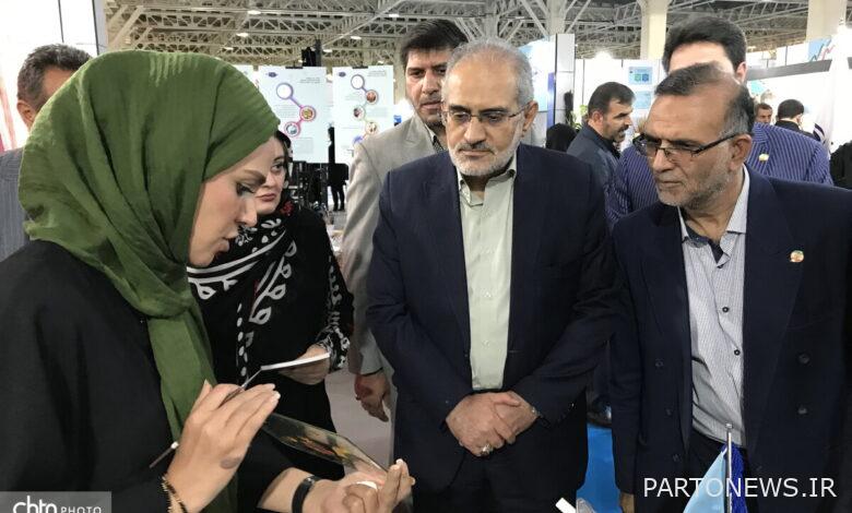 وكالة أنباء آريا للتراث - مسؤولون يزورون جناح وزارة التراث الثقافي في معرض روايات الخدمة