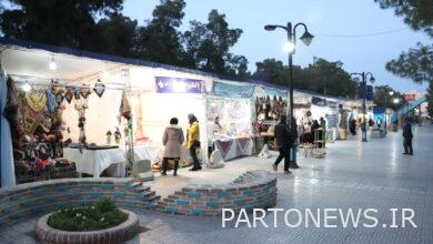 Setting up a handicraft exhibition in Semnan