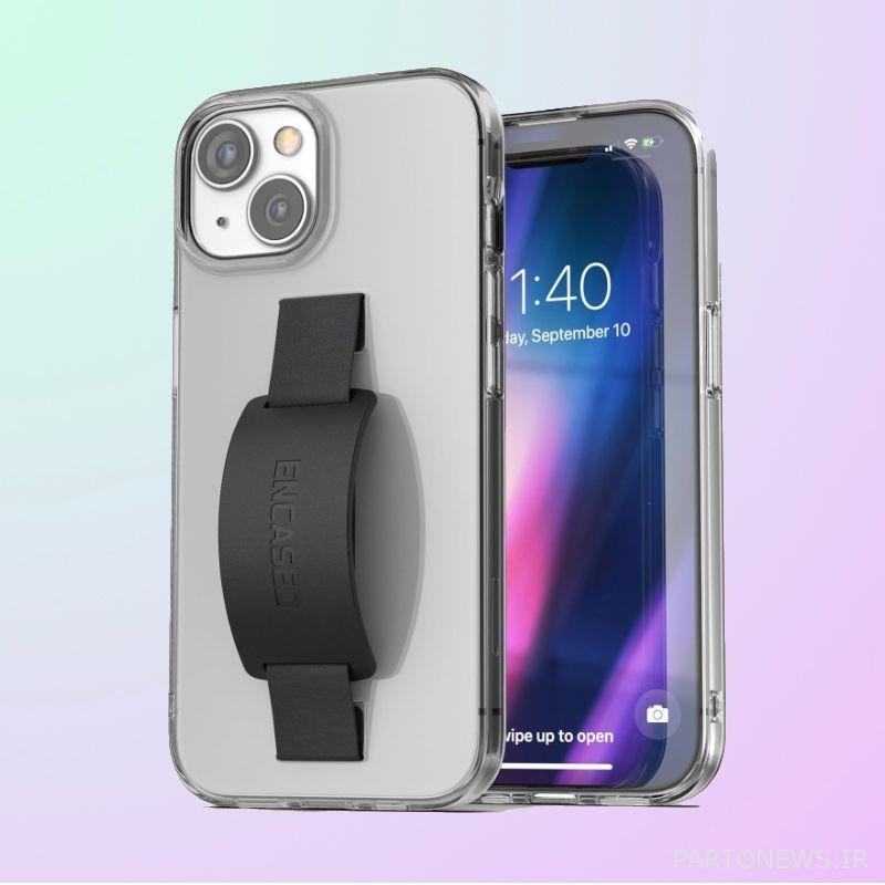 دو گوشی، یکی دارای بند پلاستیکی در پشت و دیگری دارای صفحه نمایش روشن است.