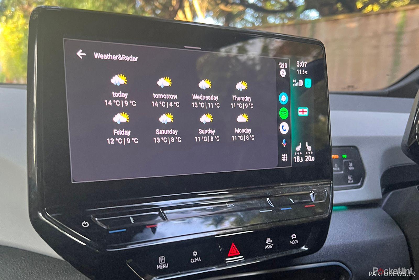 برنامه Android Auto Weather & Radar پیش بینی آب و هوا را در ماشین مشاهده می کند