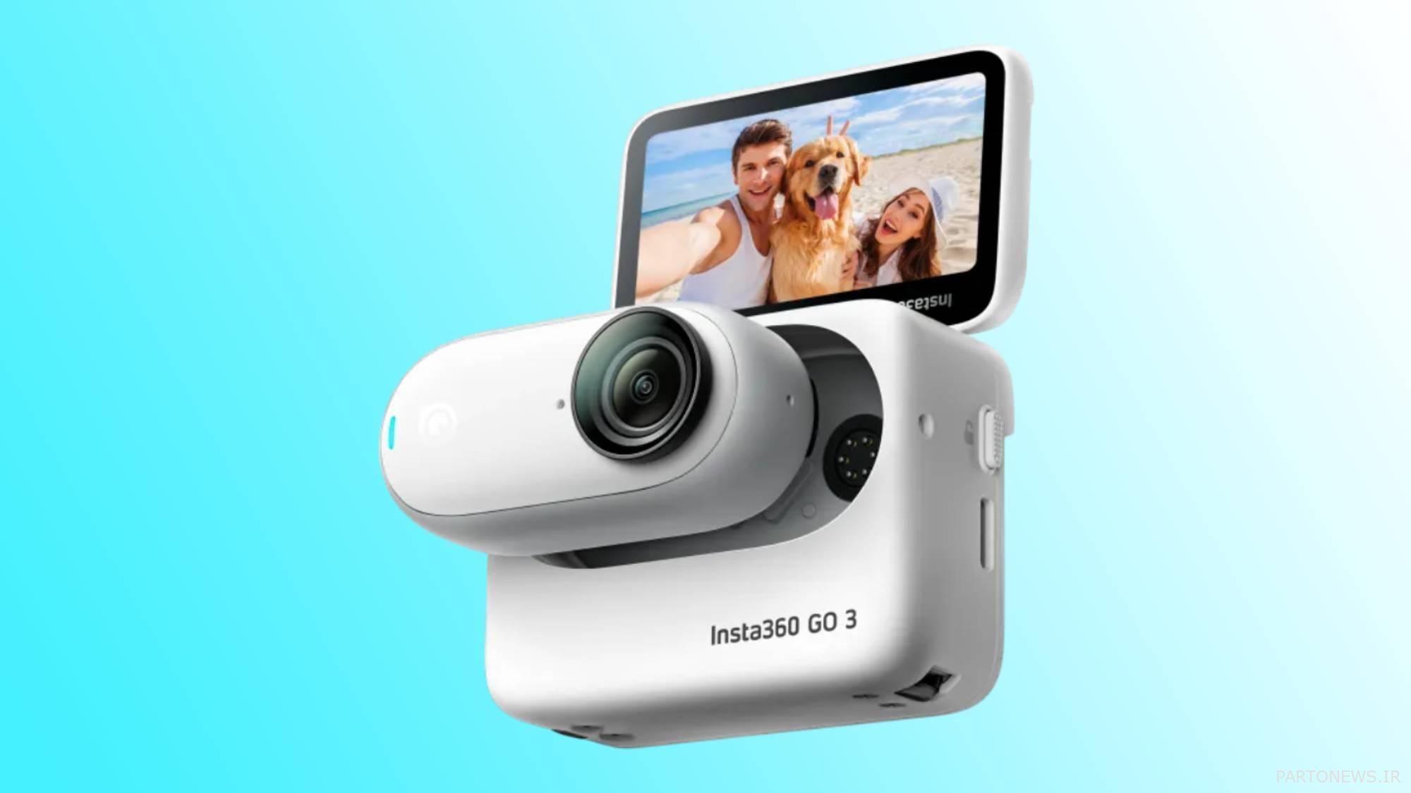 Insta360 GO 3 در مقابل پس‌زمینه گرادیان آبی