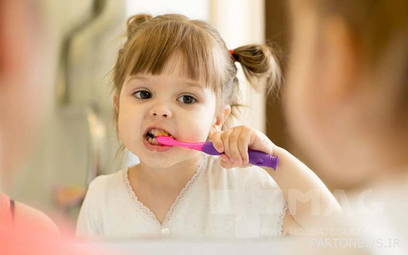 Brushing children's teeth