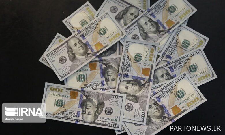استمرار استقرار سعر الدولار في مركز صرف العملات بالبلاد