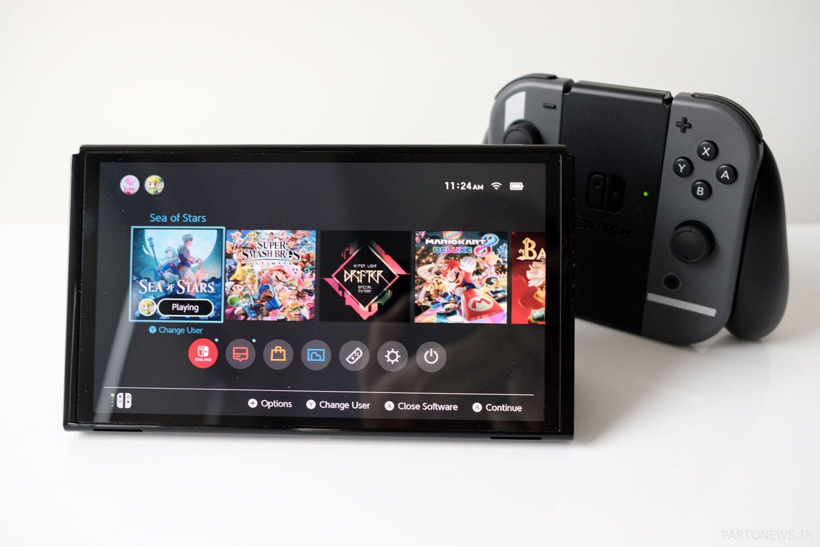 یک نینتندو سوییچ OLED صفحه اصلی را با عنوان هنری Sea of Stars و Super Smash Bros. Ultimate نمایش می دهد.