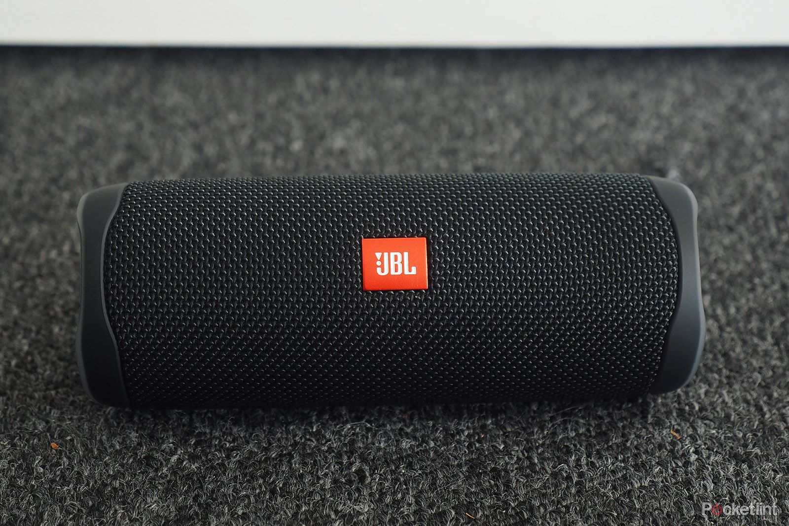 تصویر بررسی JBL Flip 5 1