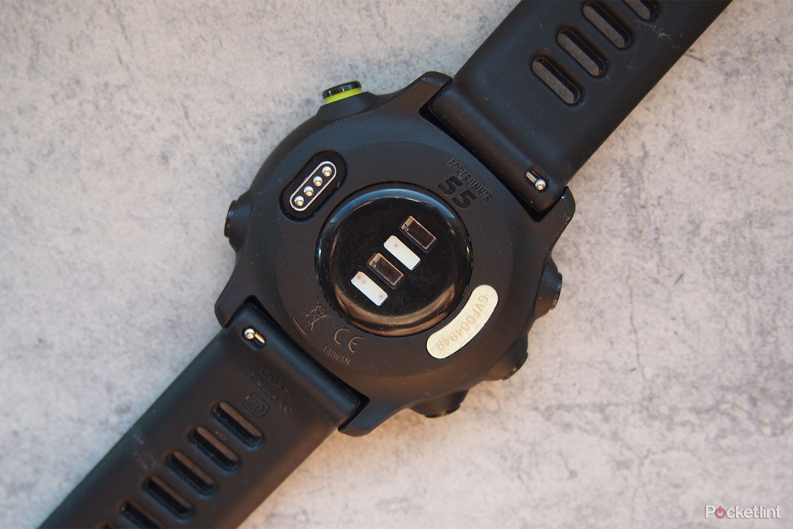 عکس بررسی Garmin Forerunner 55 1