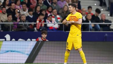 روبرت لواندوفسکی بارسلونا را به پیروزی برتر مقابل اتلتیکو مادرید هدایت کرد تا در رقابت قهرمانی باقی بماند |  اخبار فوتبال