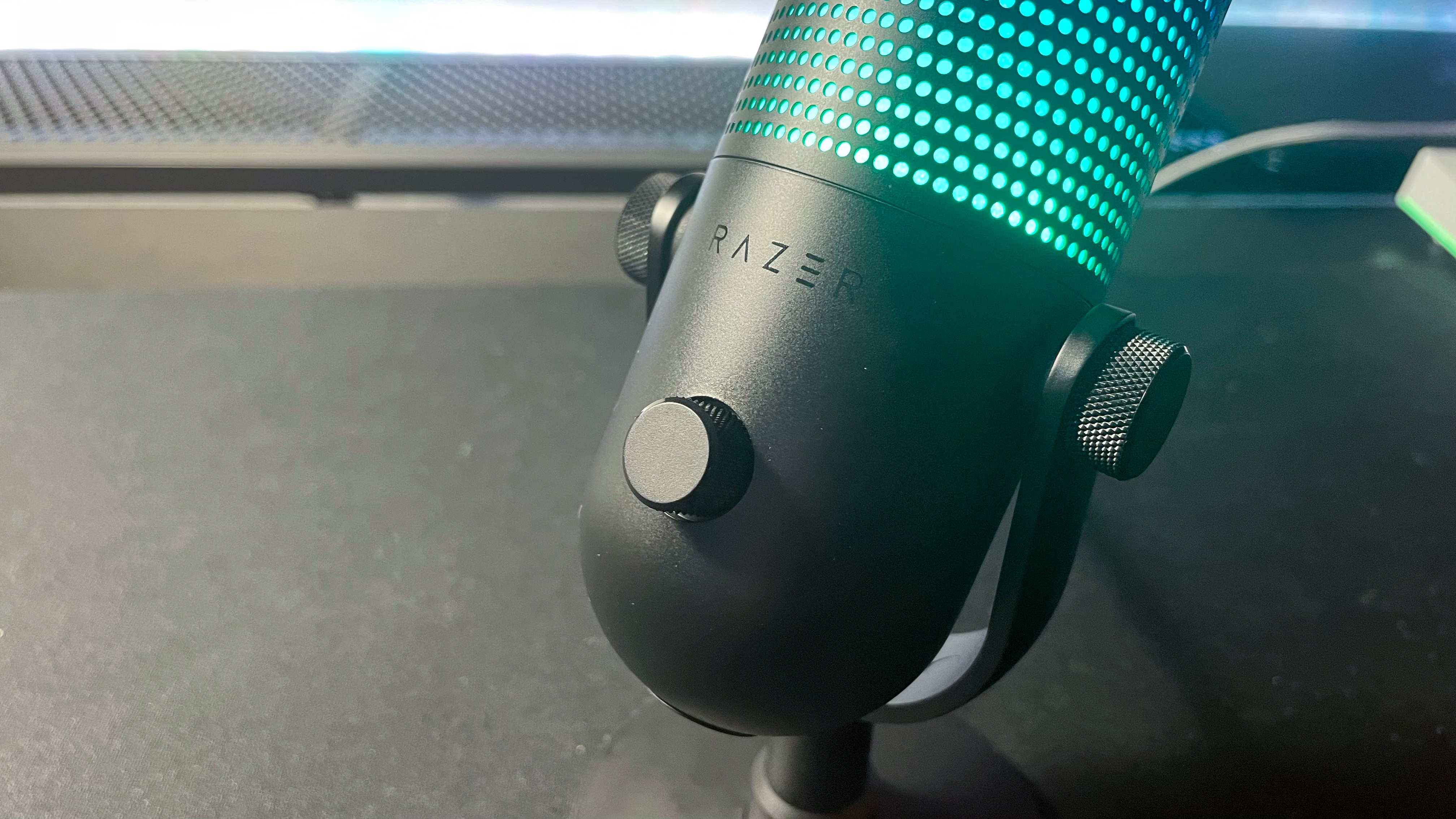 شماره گیری Razer Seiren V3 Chroma gain