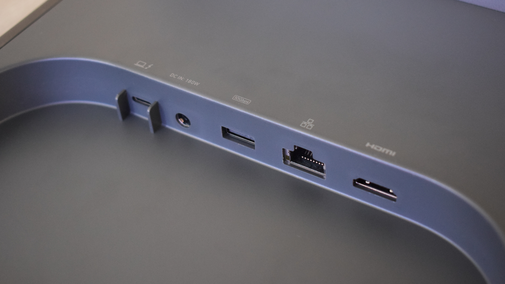 پورت های زیرین ایستگاه اتصال USB-C Anker 675