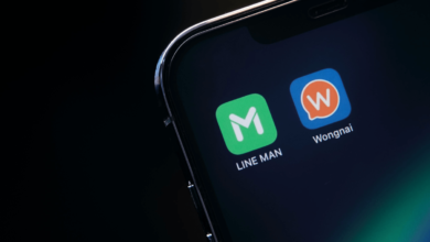 Logos of the Line Man and Wongnai apps on a smartphone display