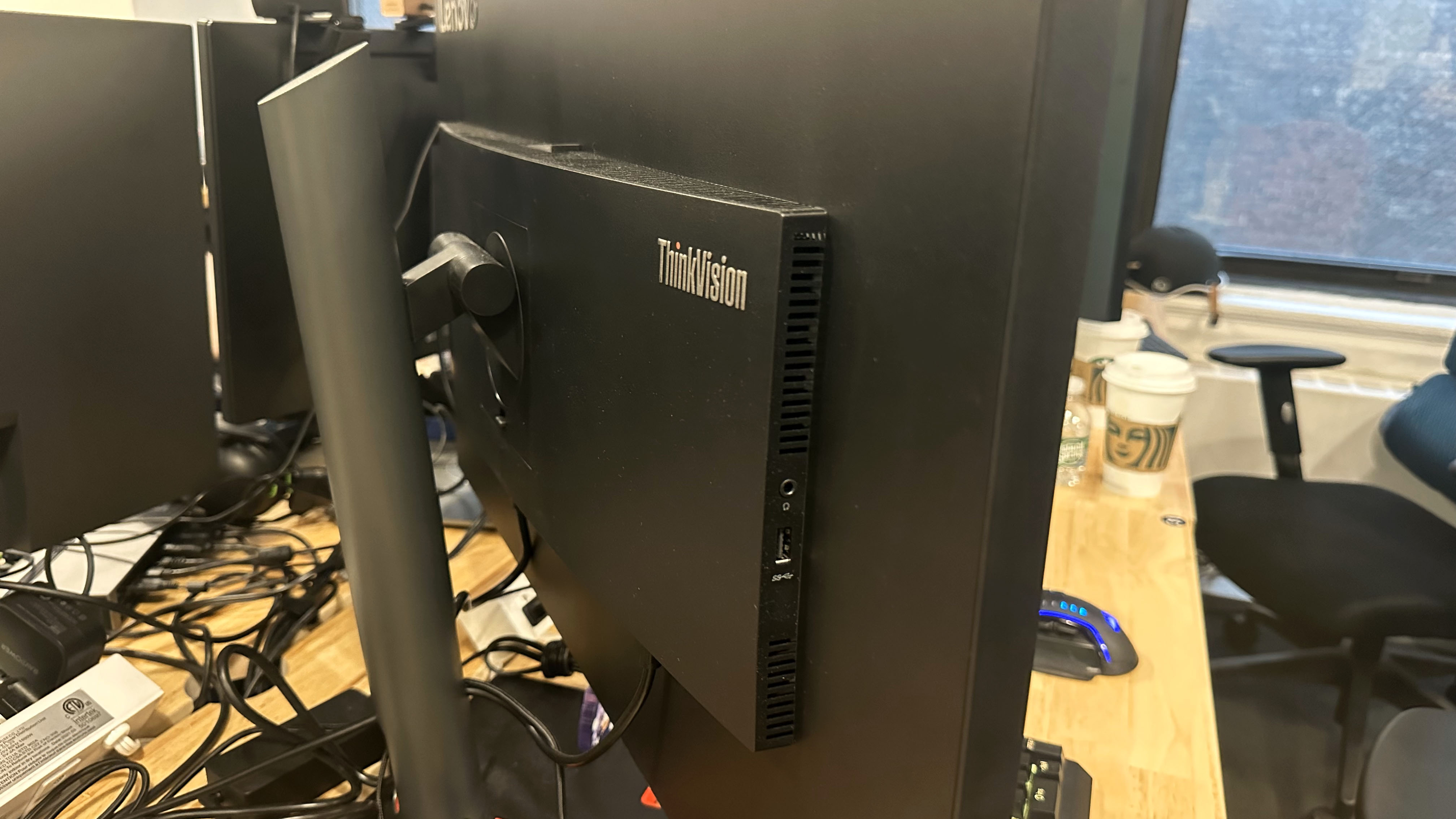 بررسی Lenovo ThinkVision P32p-30