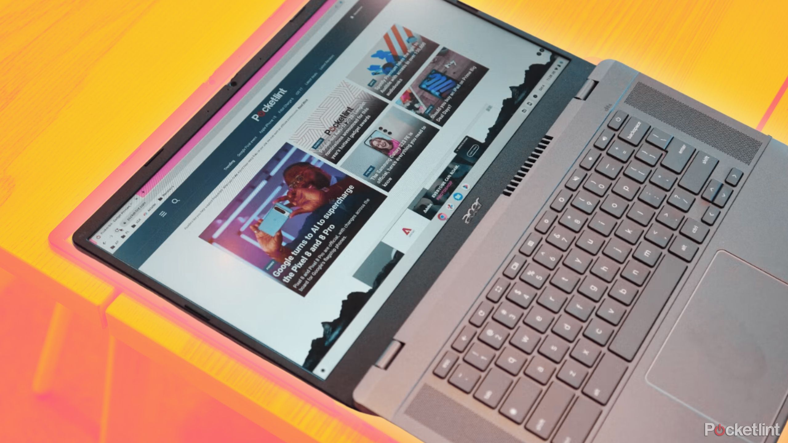 Acer Chromebook Plus در حالت باز و صاف در برابر پسزمینه زرد روشن.