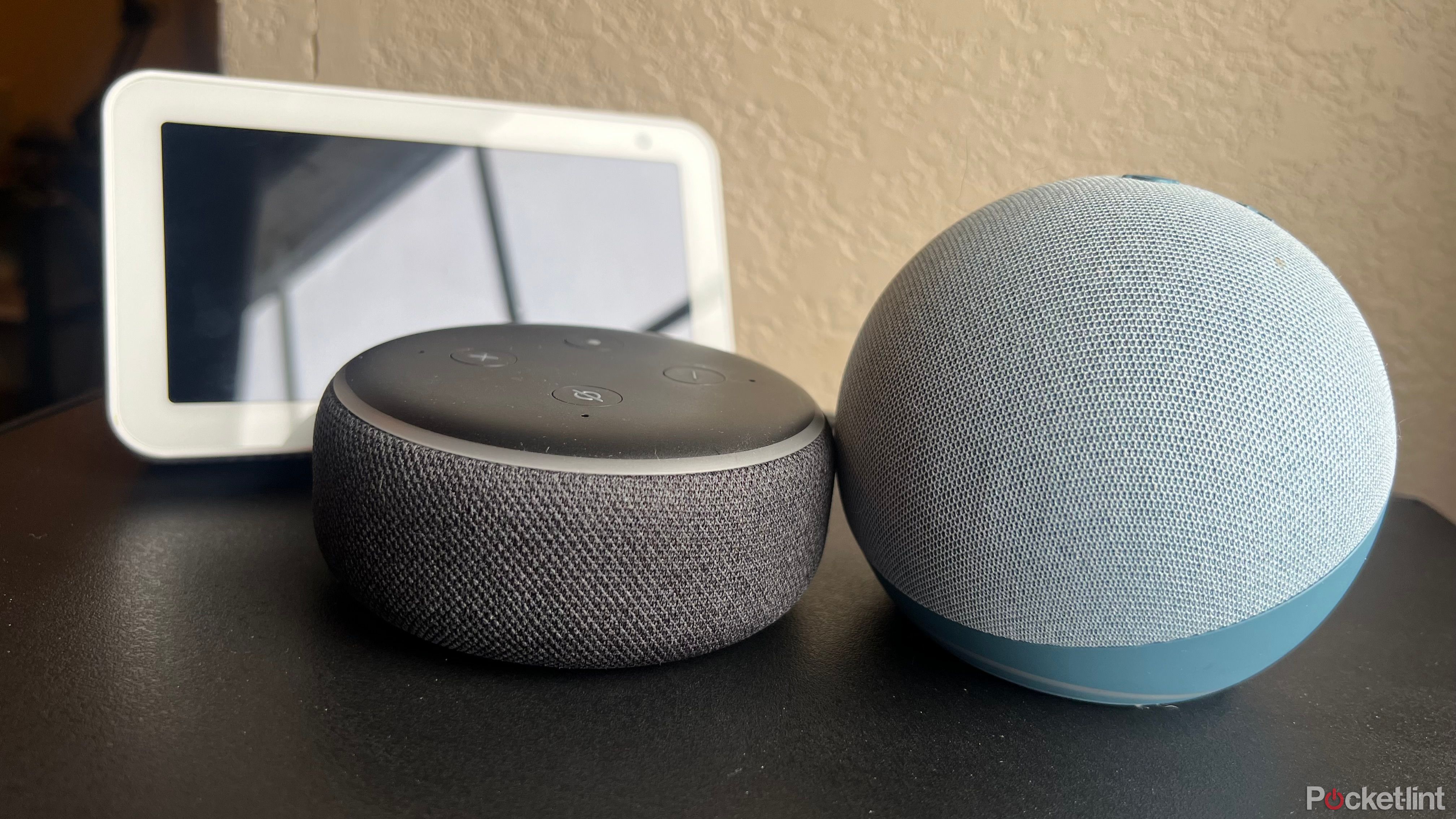 یک Echo نسل چهارم، یک Echo Dot و یک Echo Show.