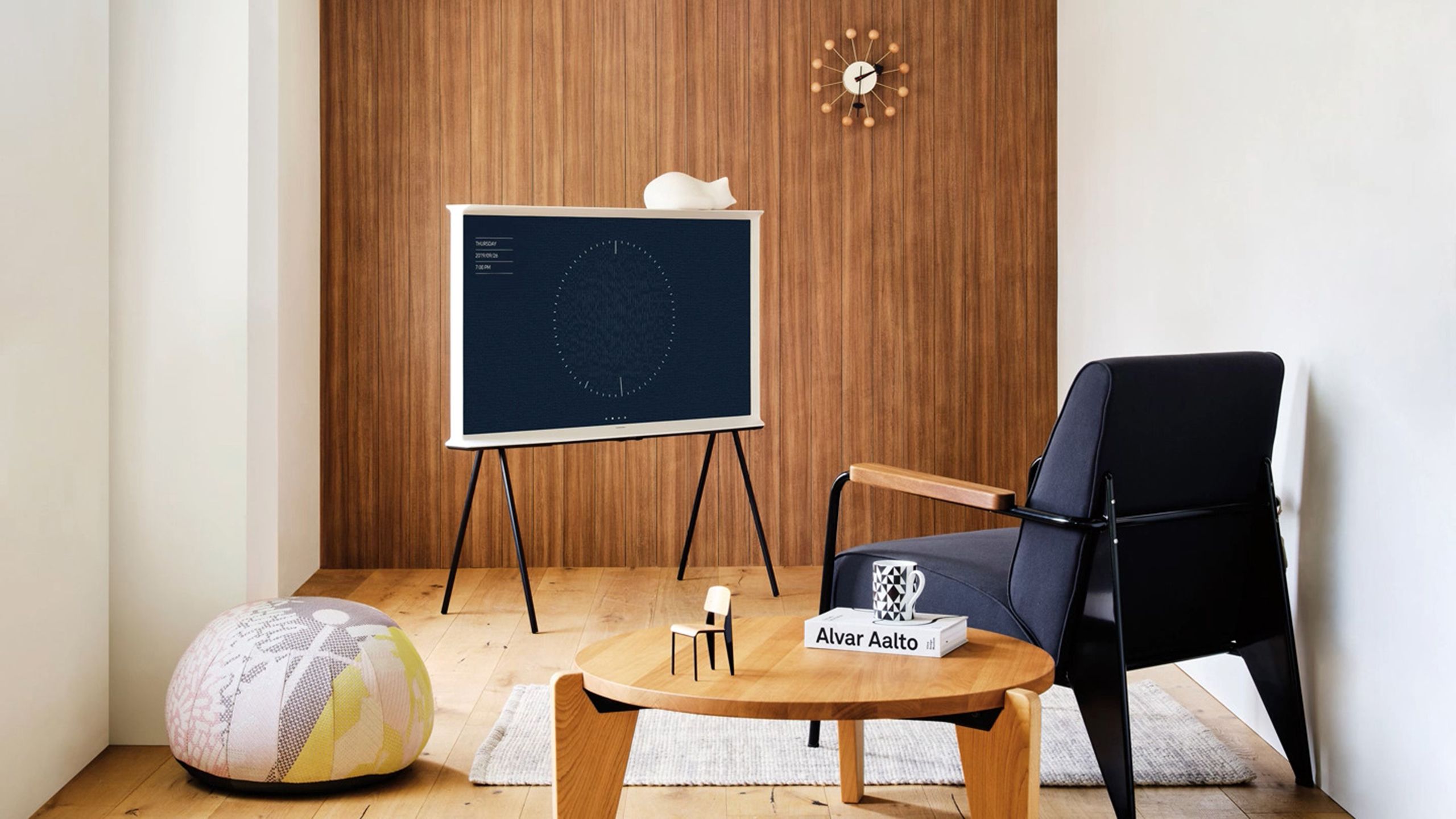 تلویزیون سریف سامسونگ در اتاق نشیمن