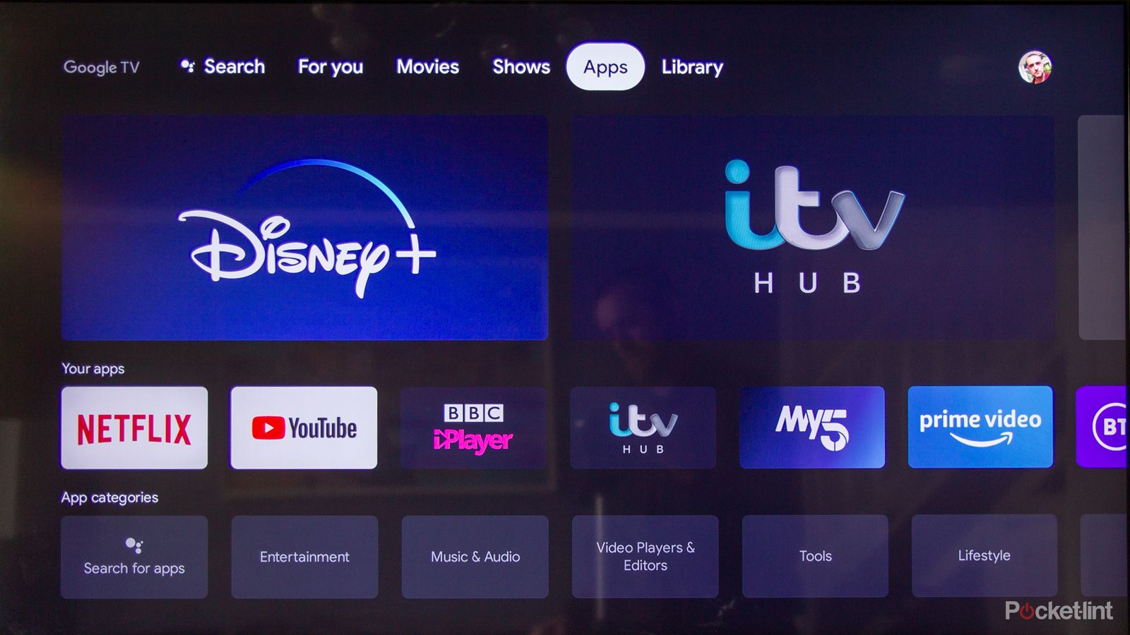 عکس بررسی Google Chromecast با Google TV 4