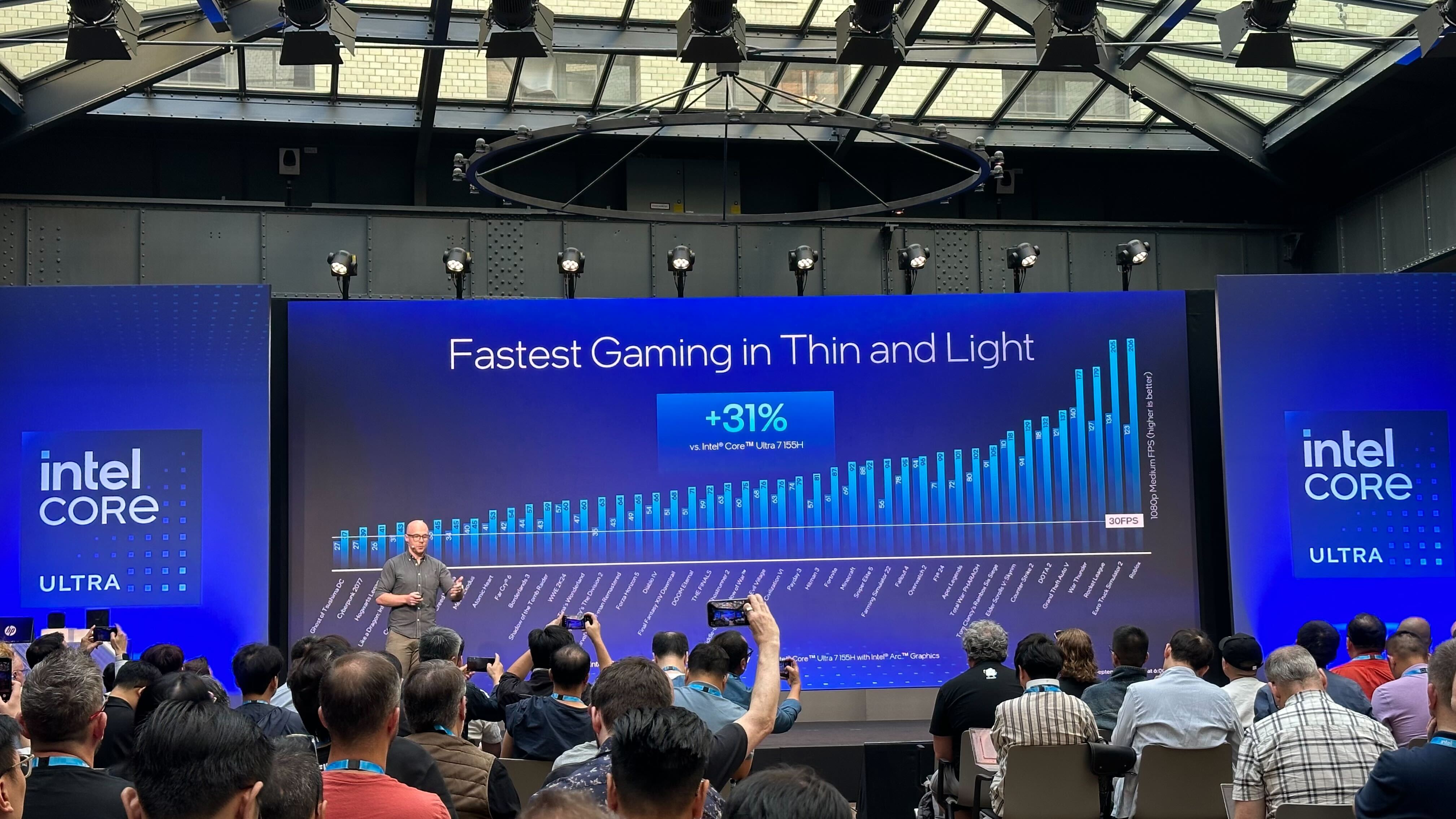 رابرت هالاک معاون هوش مصنوعی و بازاریابی فنی اینتل در رویداد جهانی راه اندازی اینتل Core Ultra