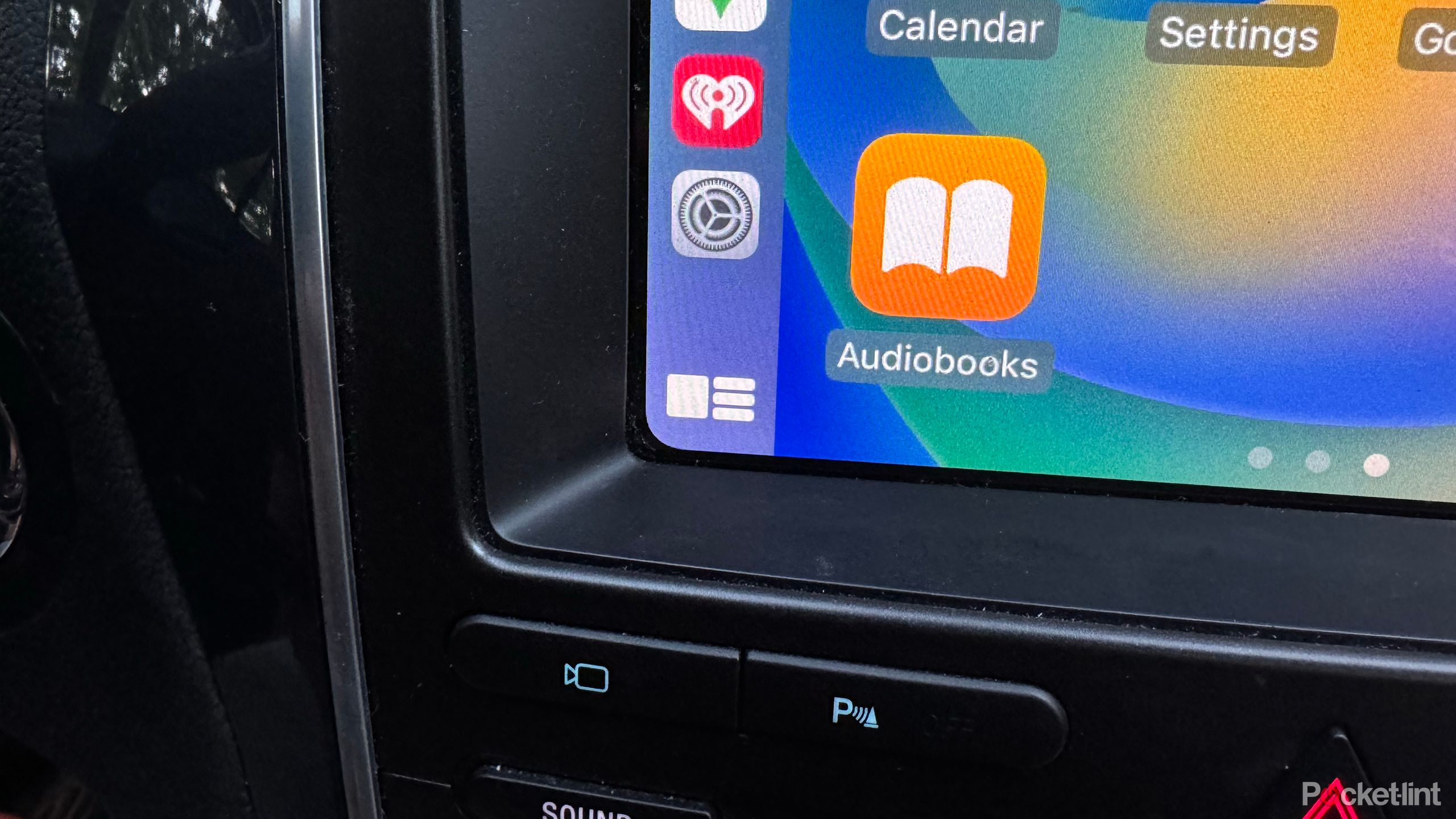صفحه نمایش اطلاعات سرگرمی خودرو، Apple CarPlay را نمایش می دهد