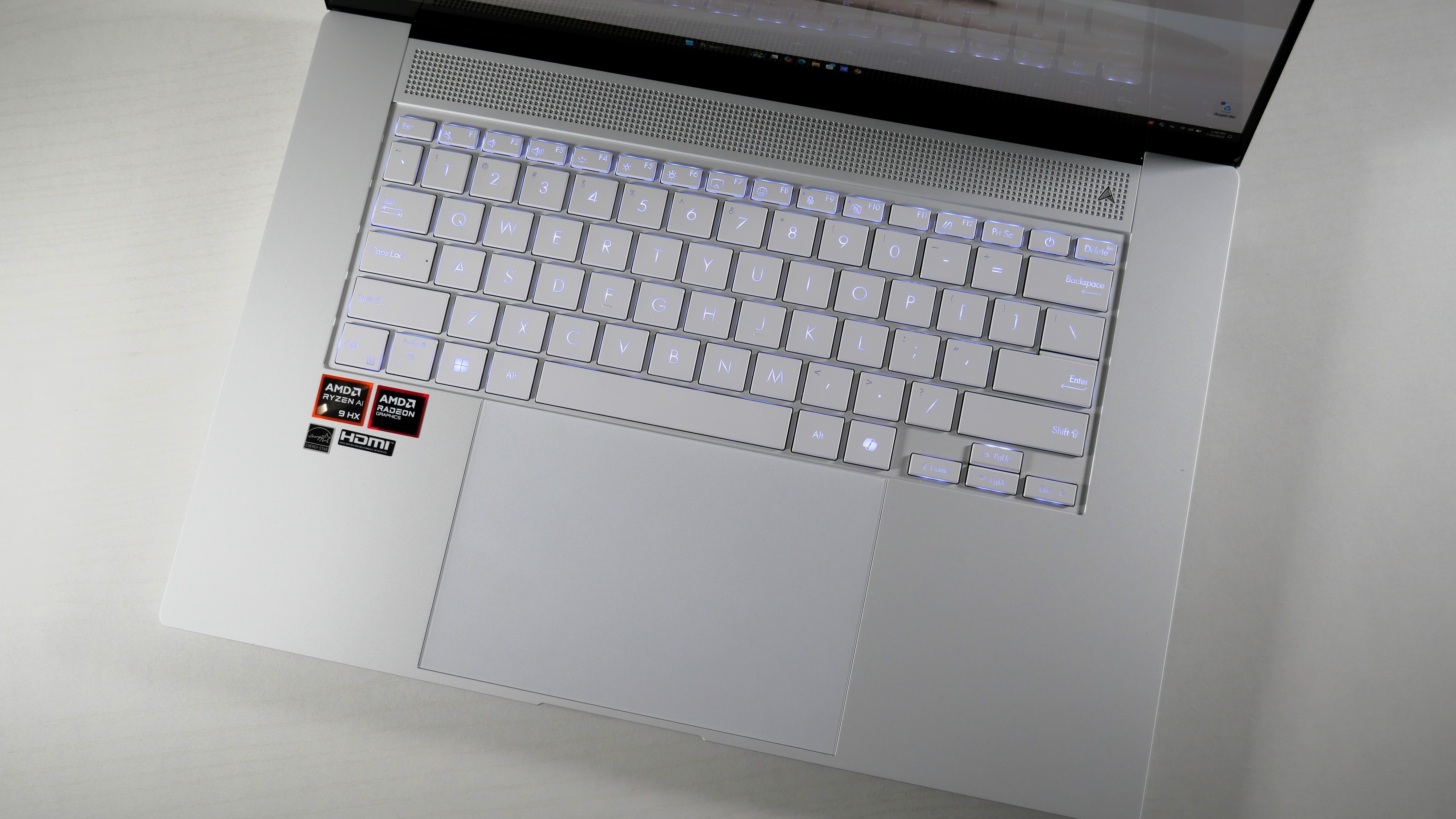 بررسی Asus Zenbook S16 UM5606 (Ryzen AI 9).