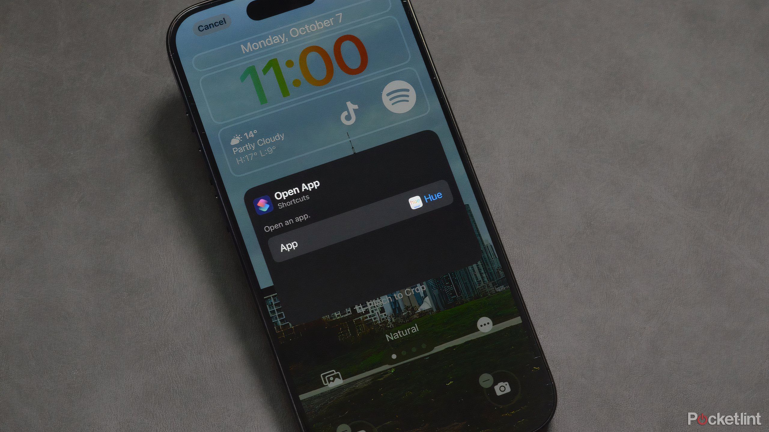 عکس صفحه قفل iOS 18