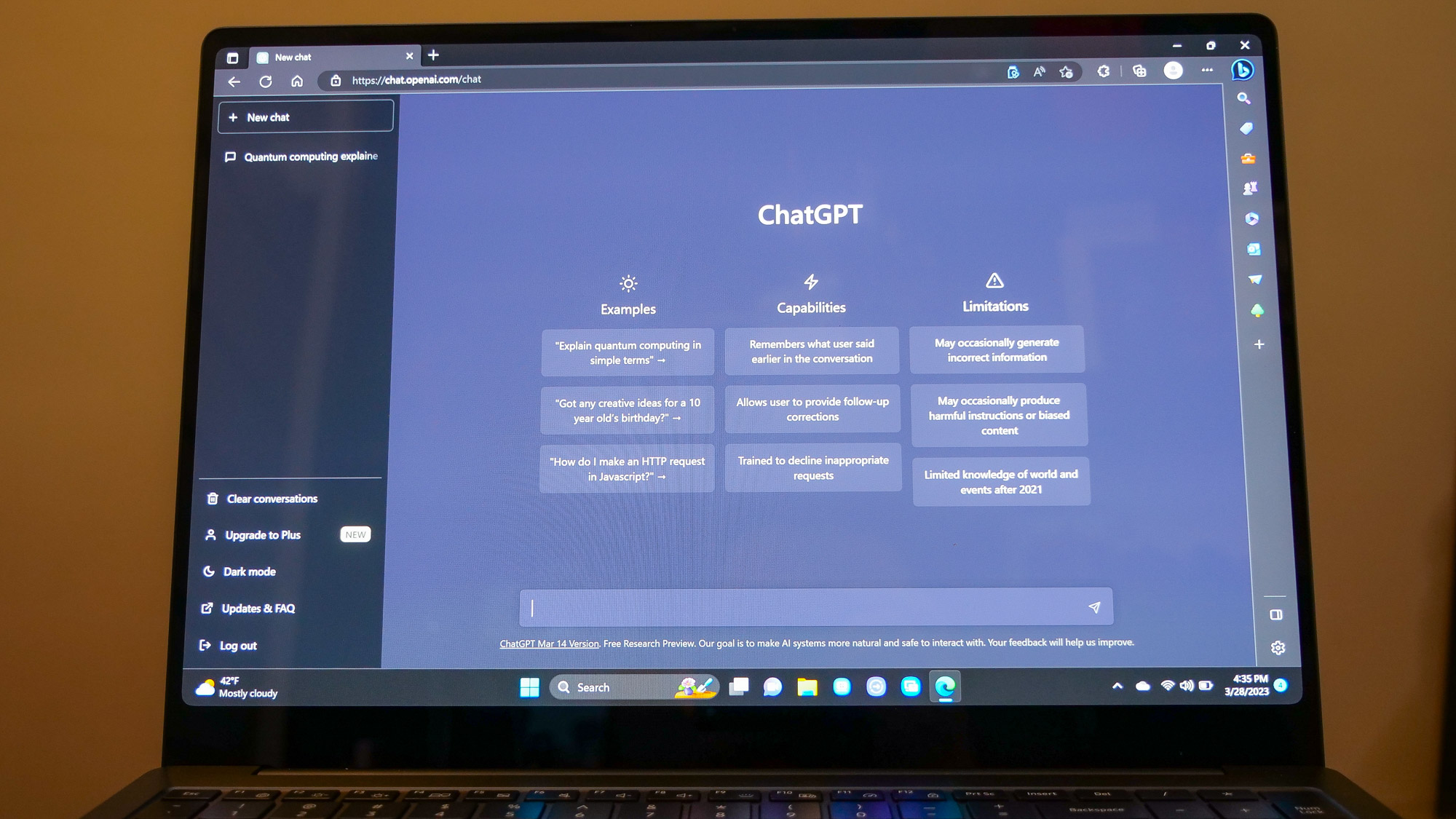 صفحه چت اصلی ChatGPT در Samsung Galaxy Book 3 Ultra