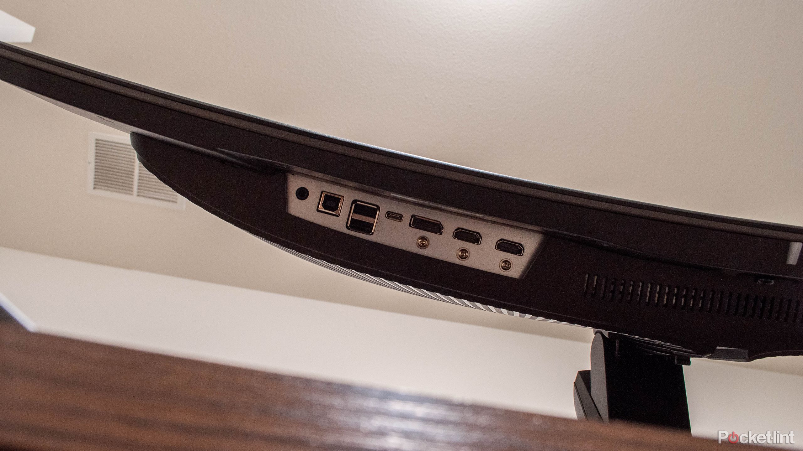 MSI MPG 341CQPX پورت های دور دارد