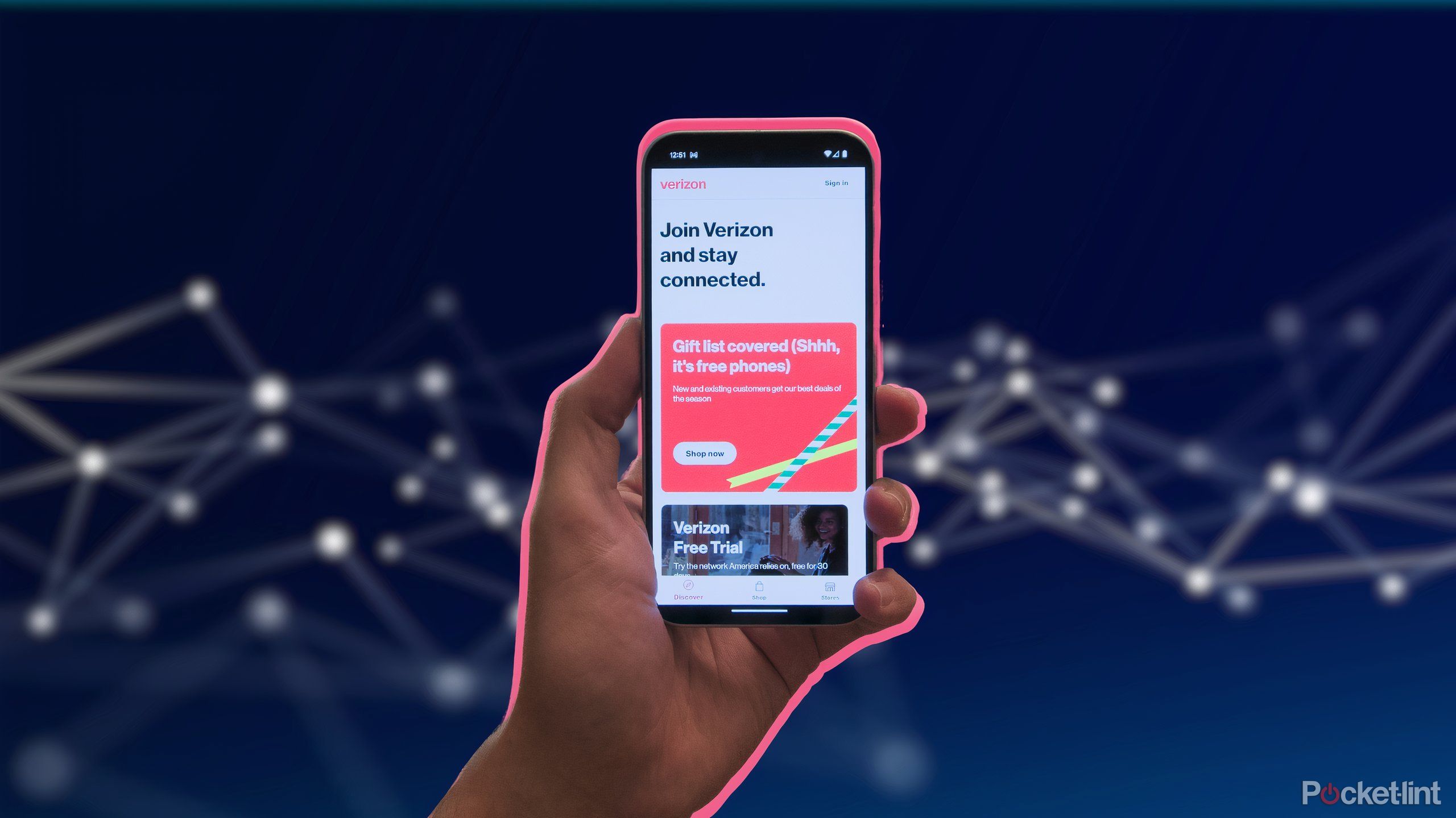 دستی که Pixel 9 را در دست گرفته و برنامه My Verizon را روی پسزمینه آبی نشان میدهد.