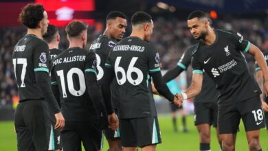 بازی لیورپول و منچستریونایتد علیرغم شرایط نامساعد جوی طبق برنامه پیش می رود | اخبار فوتبال