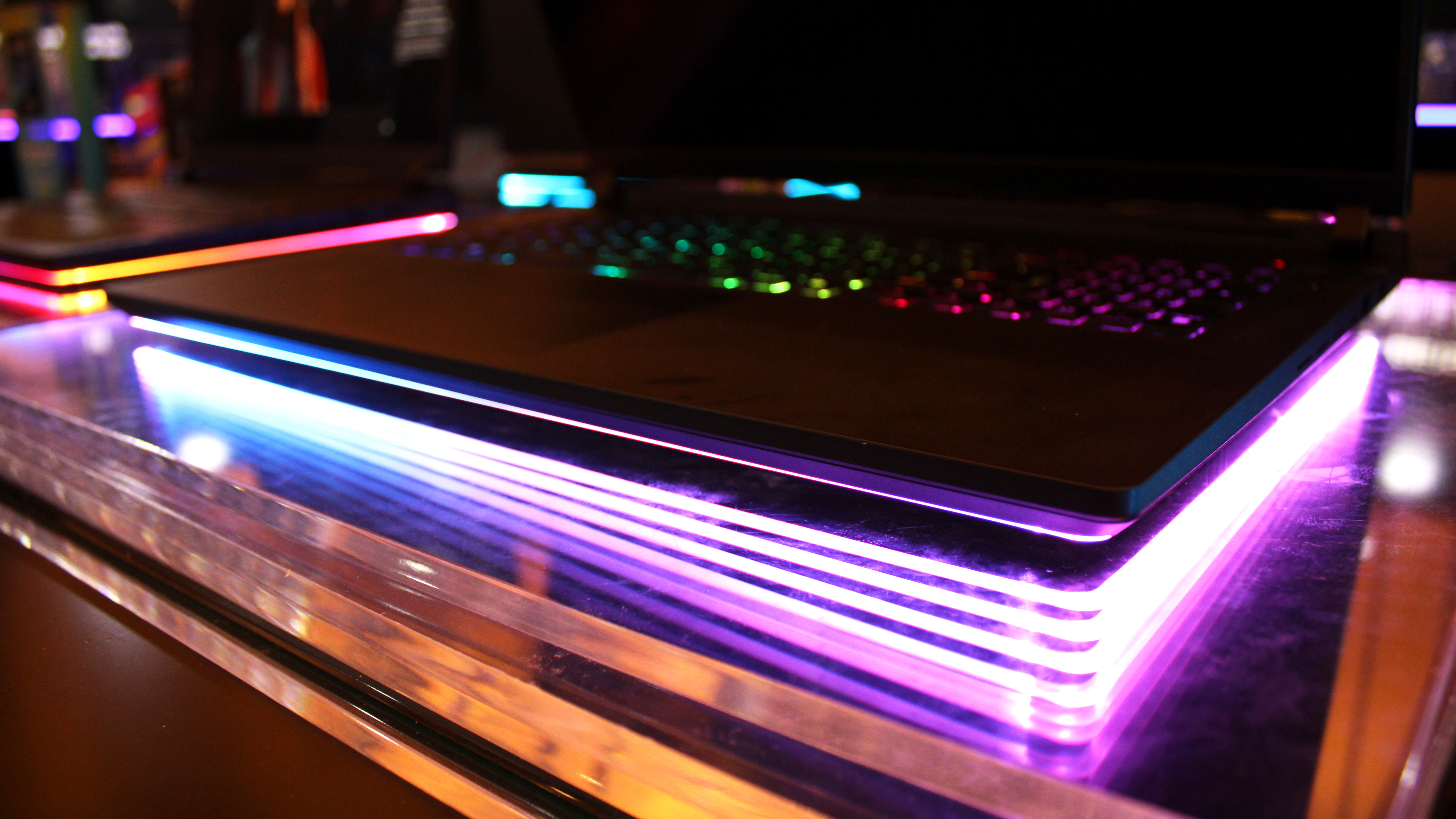 اسکار Asus rog strix 18