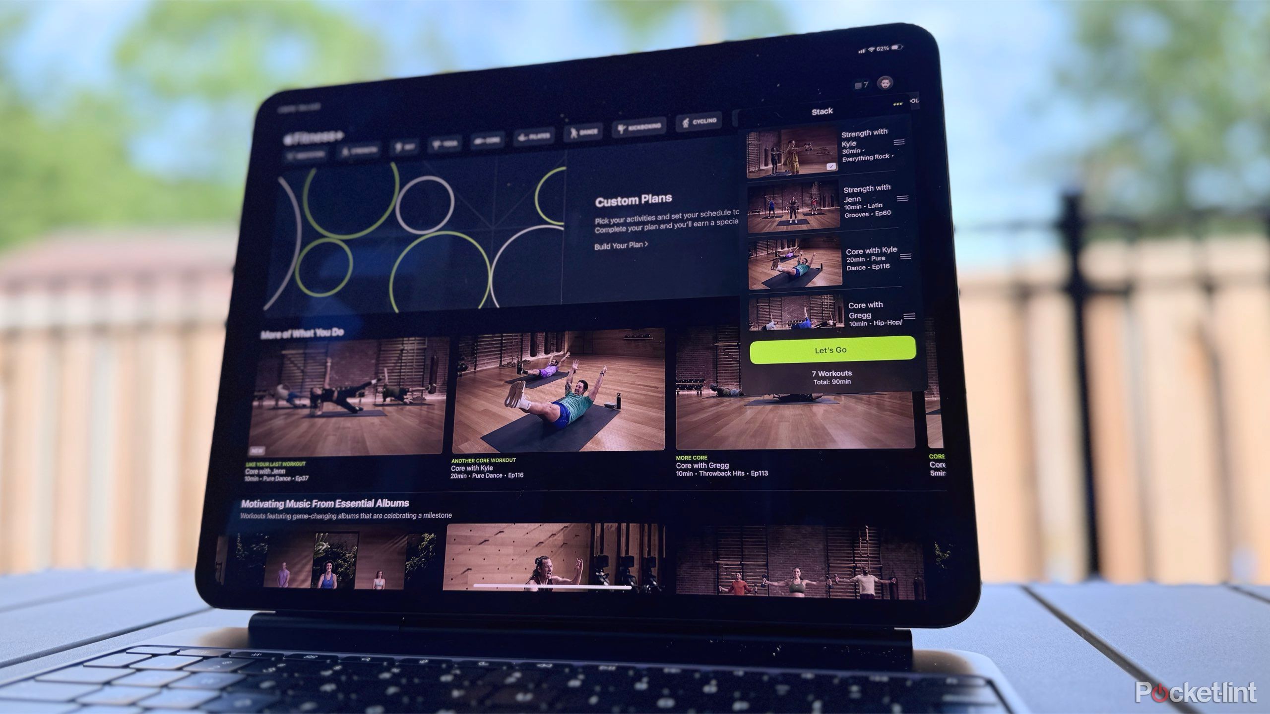 برنامه Apple Fitness+ در iPad Pro.
