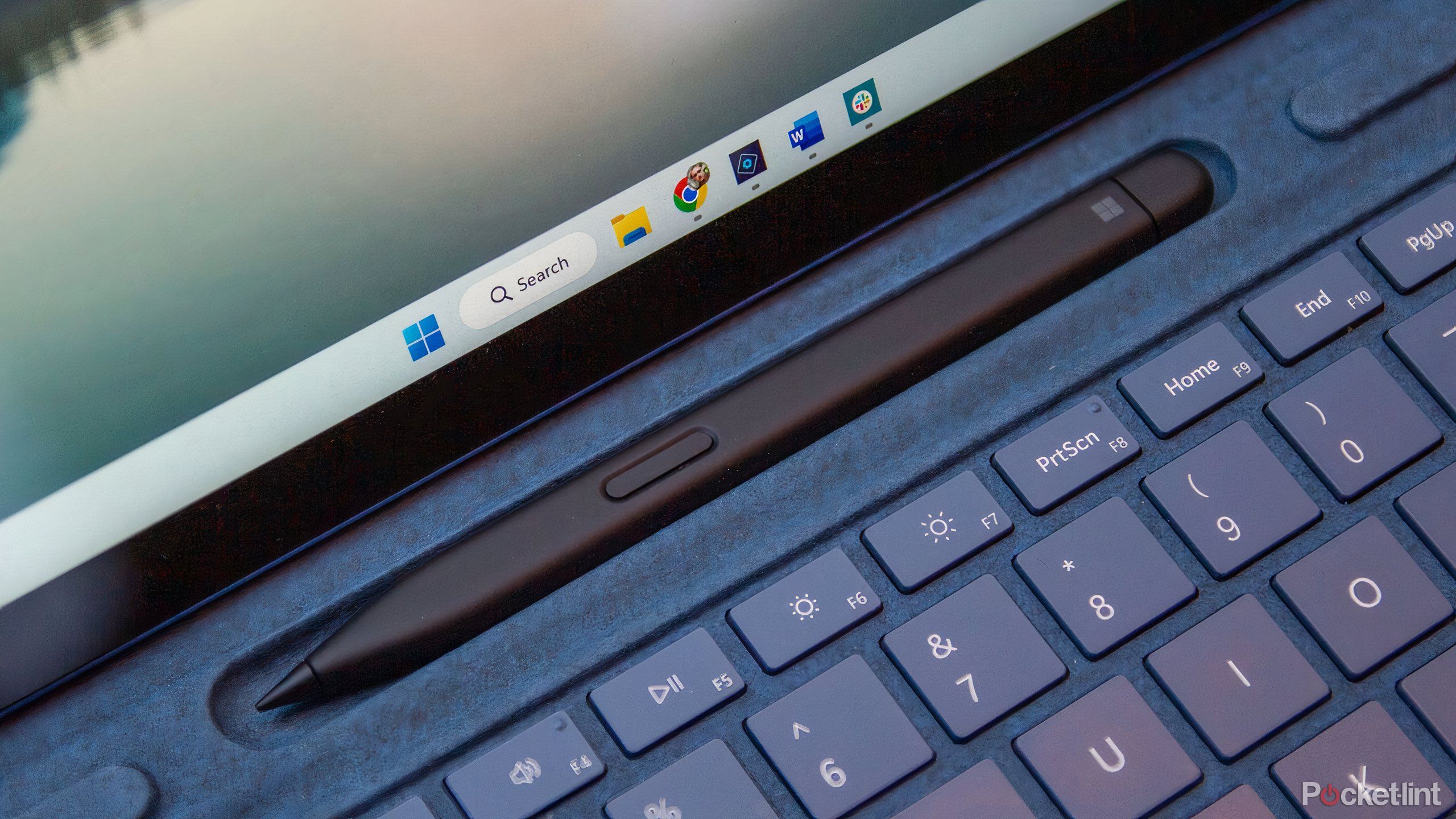 Surface Pro 9 با صفحه کلید و قلم