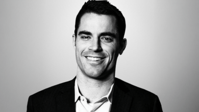 سخنرانی آرون دی فعال آزادی در میامی جرقه اضطرار را برانگیخت: اکنون برای آزادی راجر ور مبارزه کنید