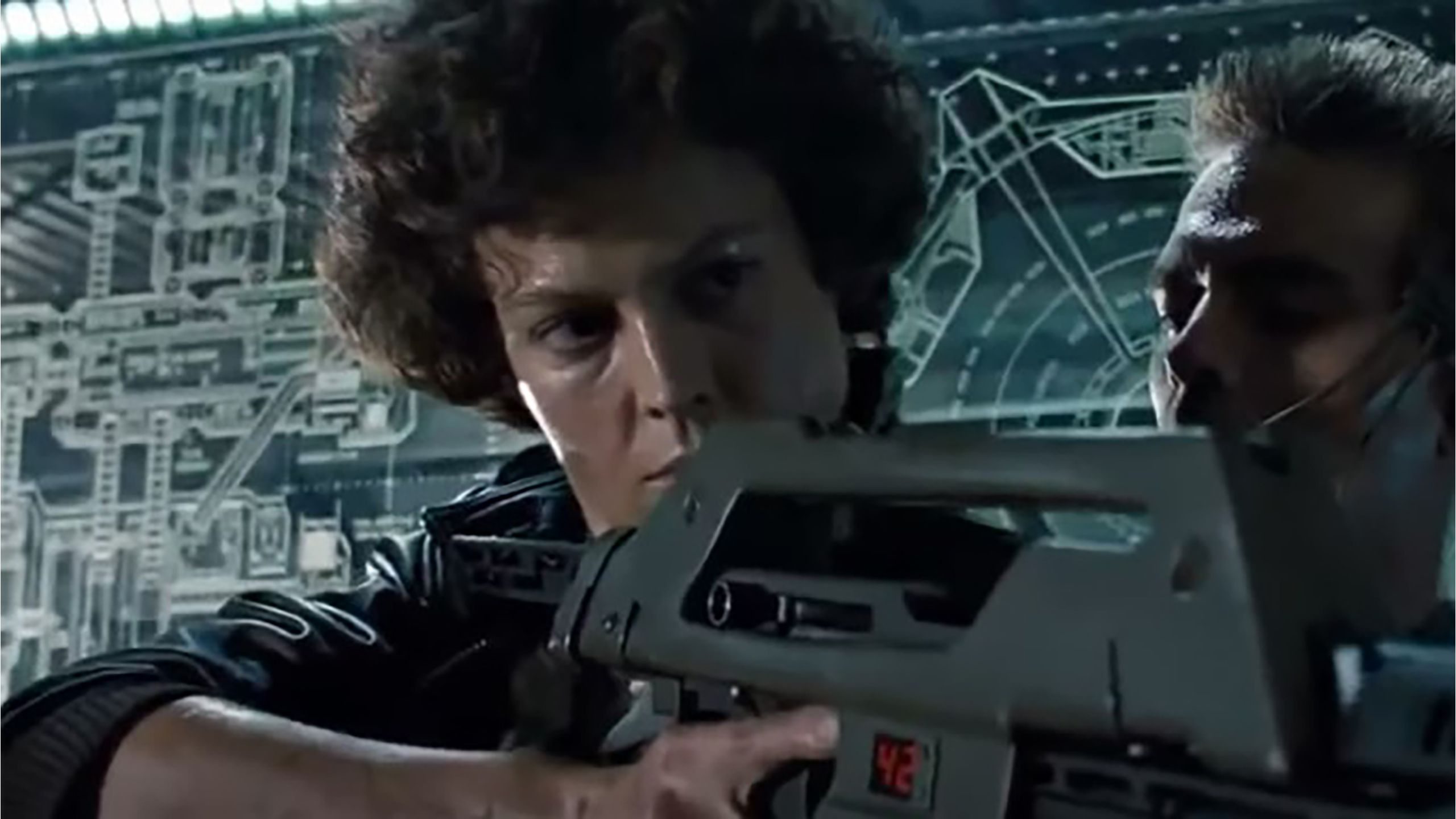 Sigourney Weaver و Michael Biehn در بیگانگان.