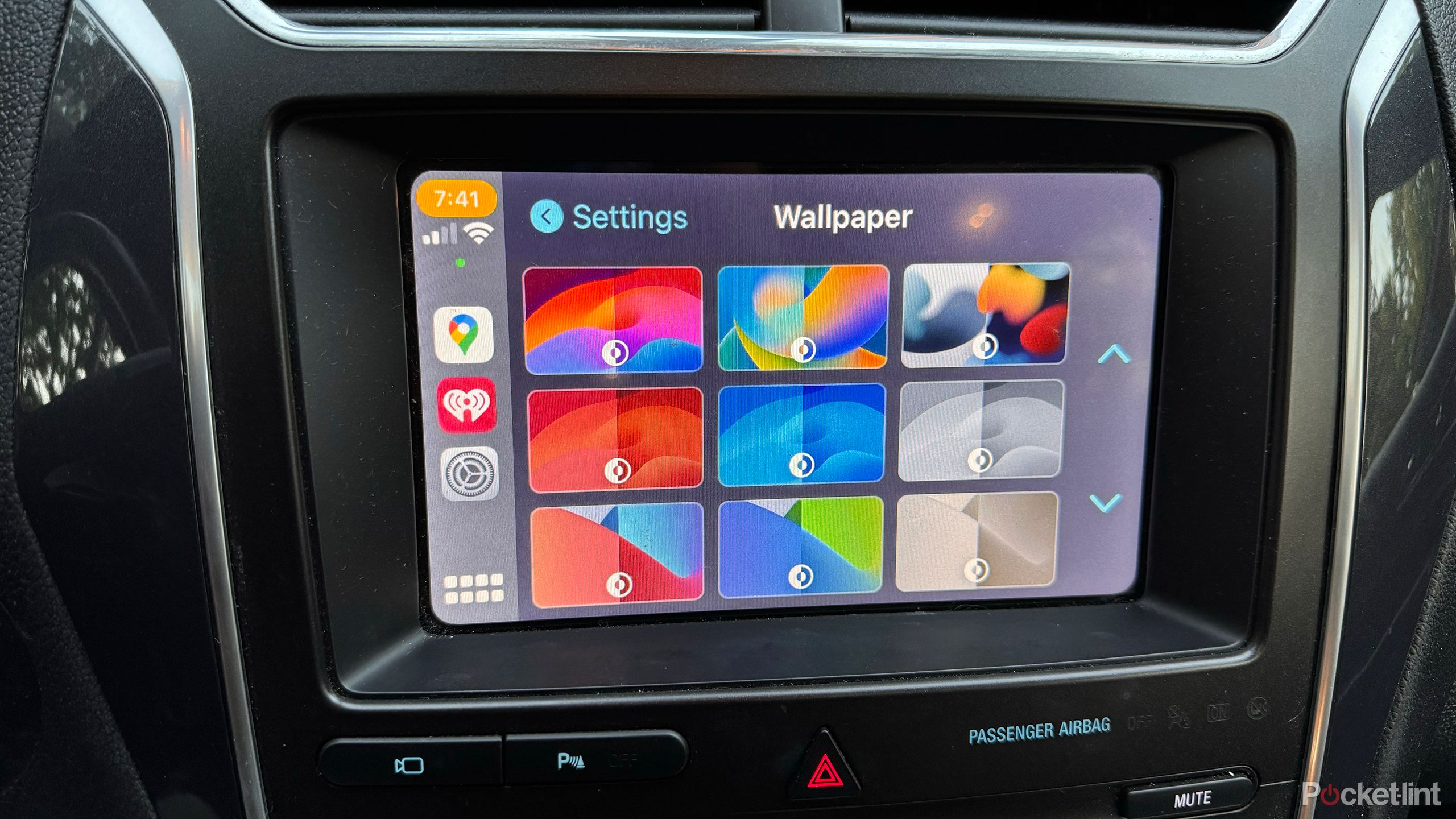 تغییر تنظیمات تصویر زمینه در Apple CarPlay. 
