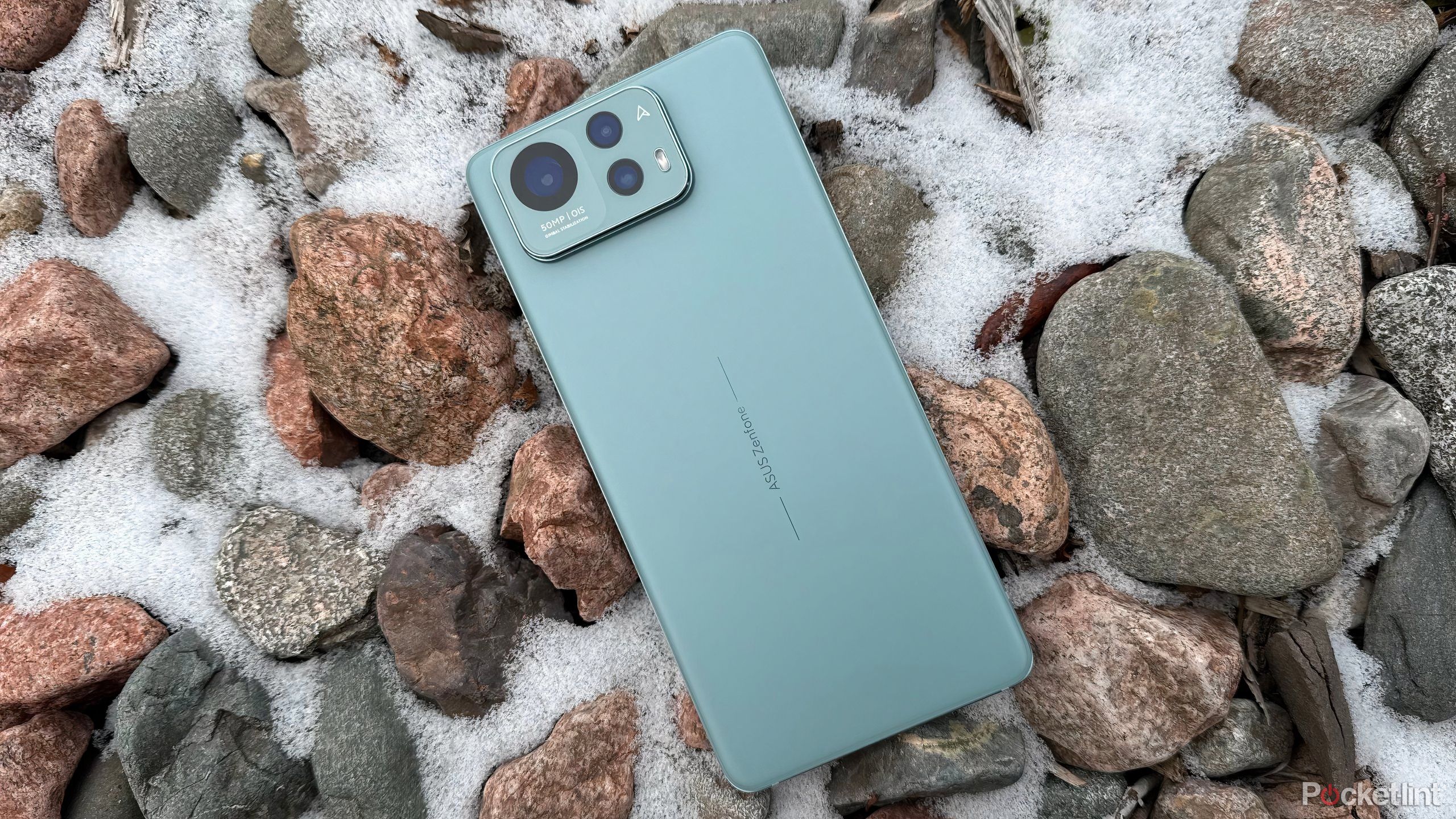 asus Zenfone 12 فوق العاده