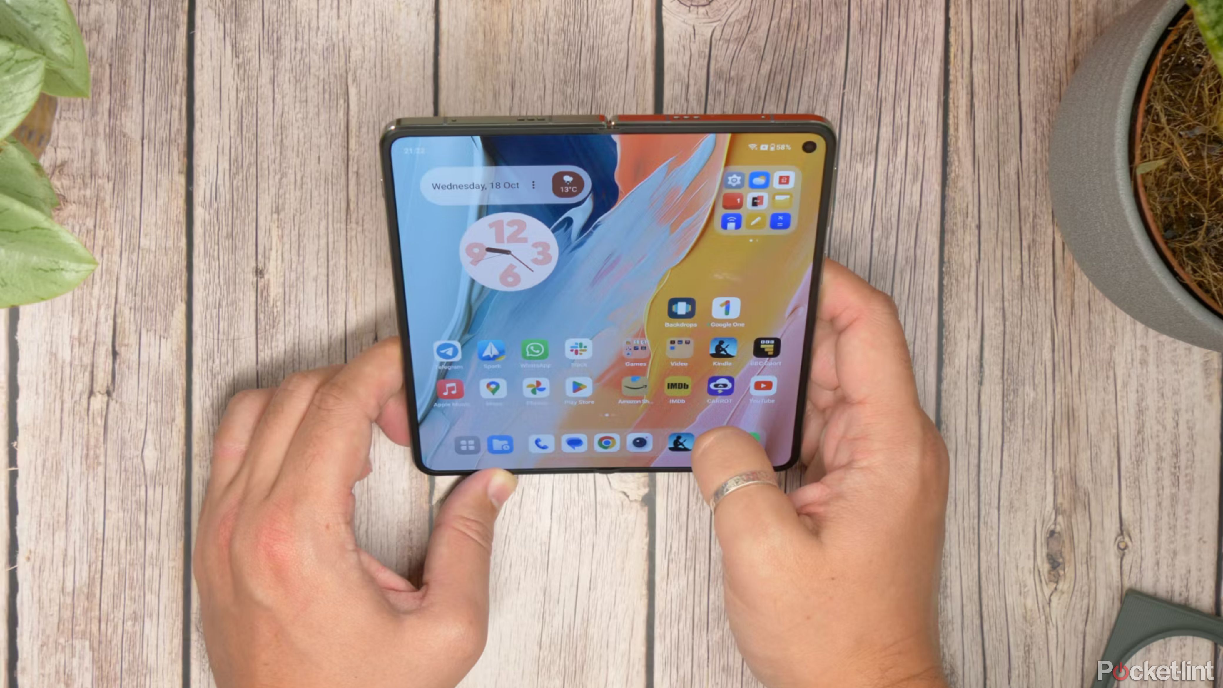 OnePlus باز کردن صفحه نمایش داخلی را باز می کند. 