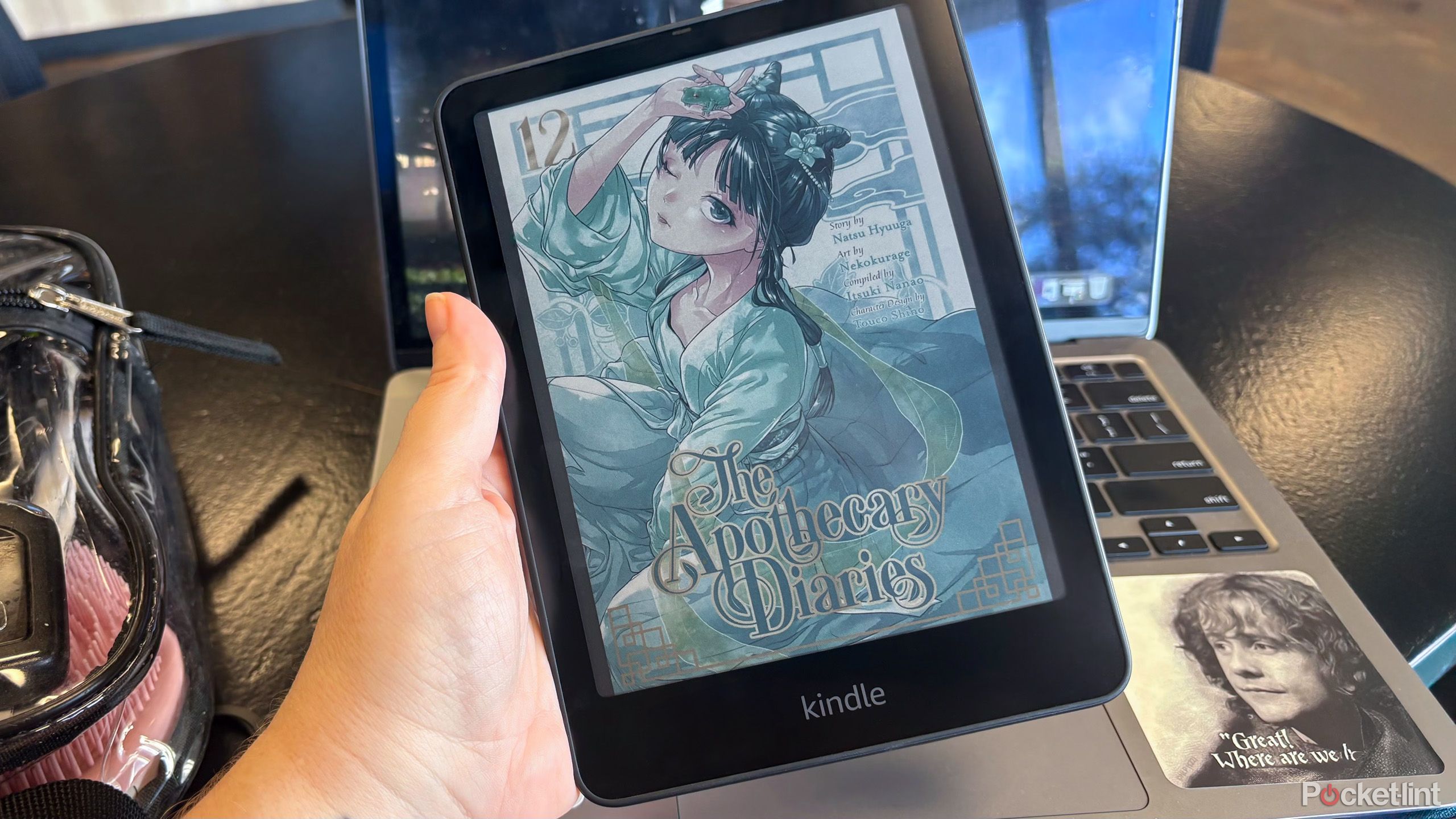 Kindle Colorsoft با عنوان خاطرات Apothecary.