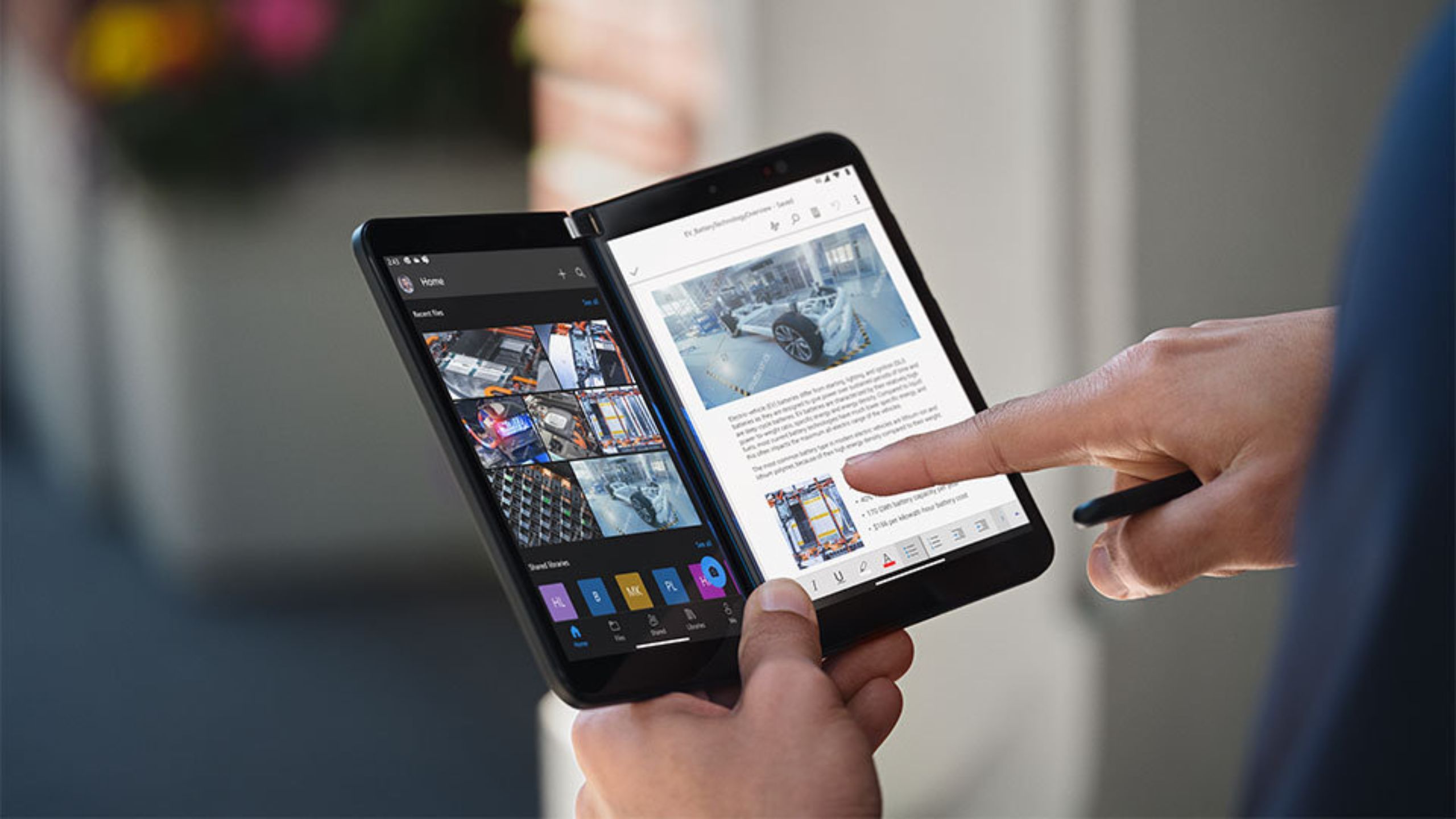 Microsoft Surface Duo 2 تصویر تبلیغاتی