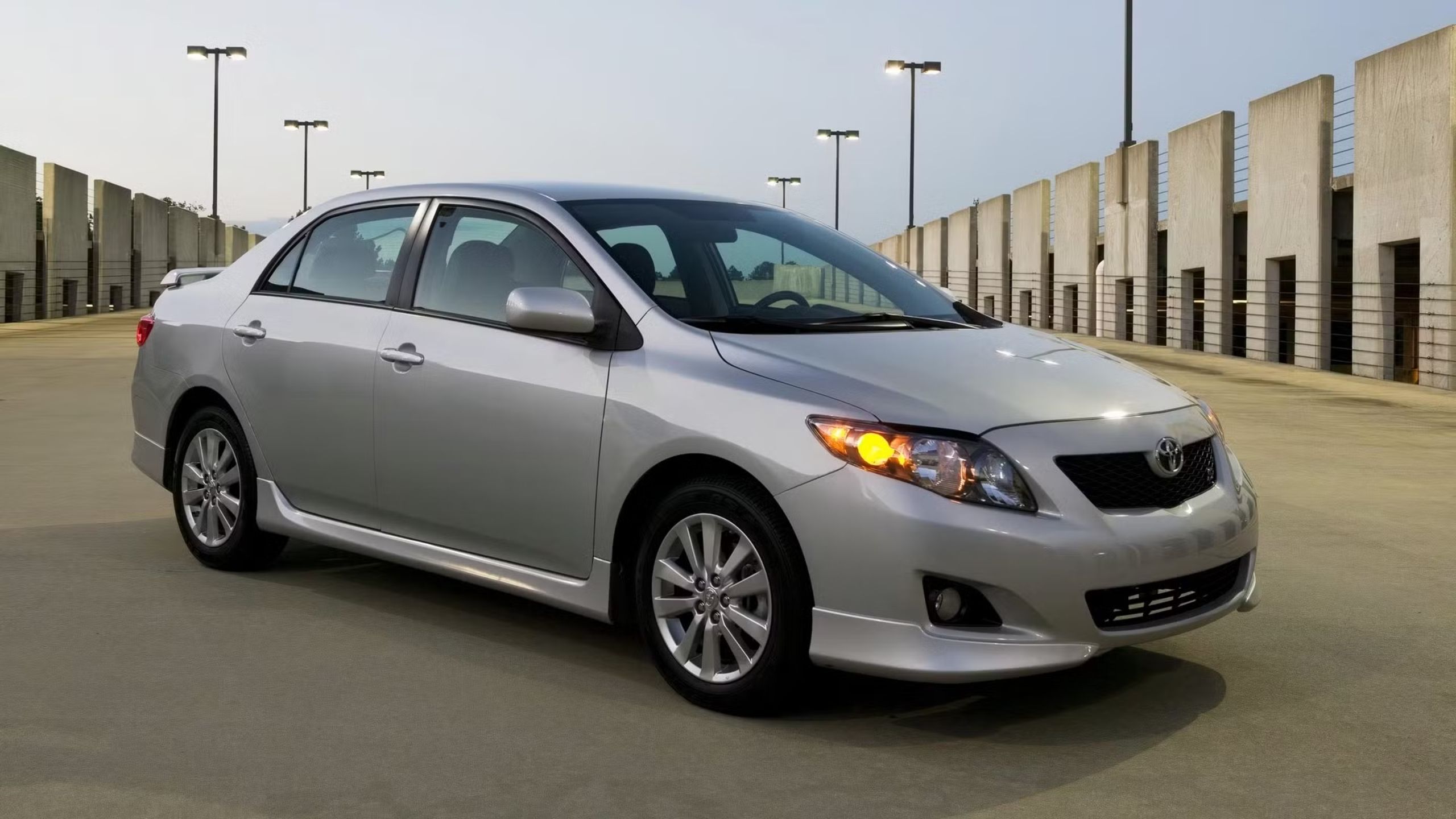 نمای چهارم جلو از تویوتا کرولا در سال 2009