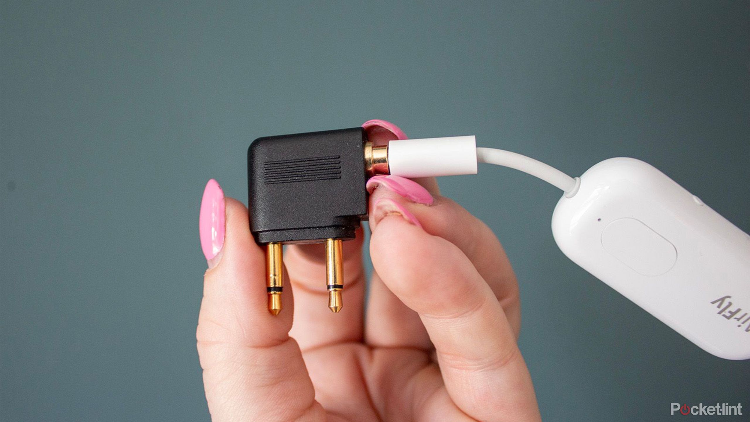 دوازده Airfly Pro و آداپتور هواپیمای آن.