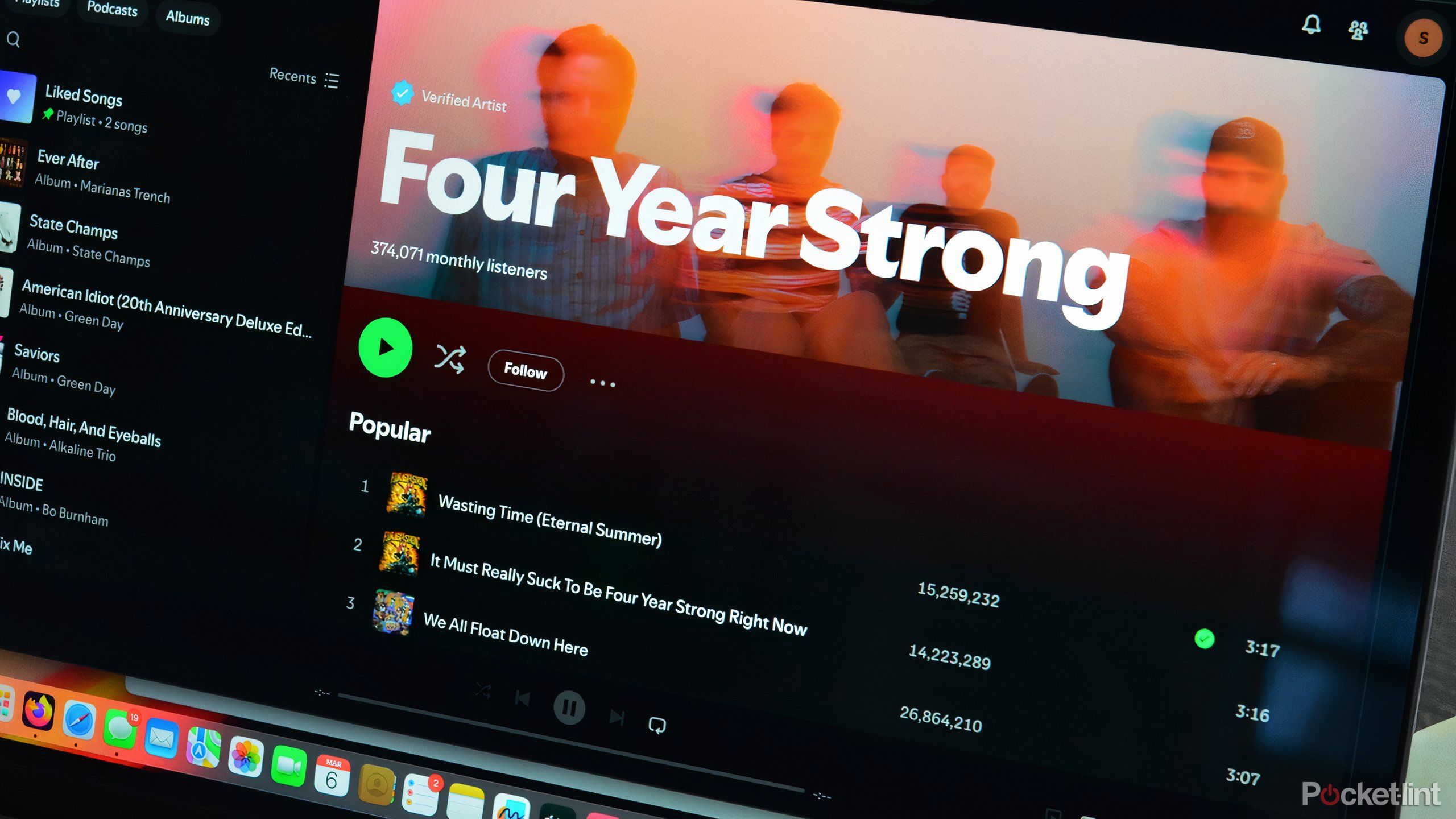 Spotify در MacBook Pro. 