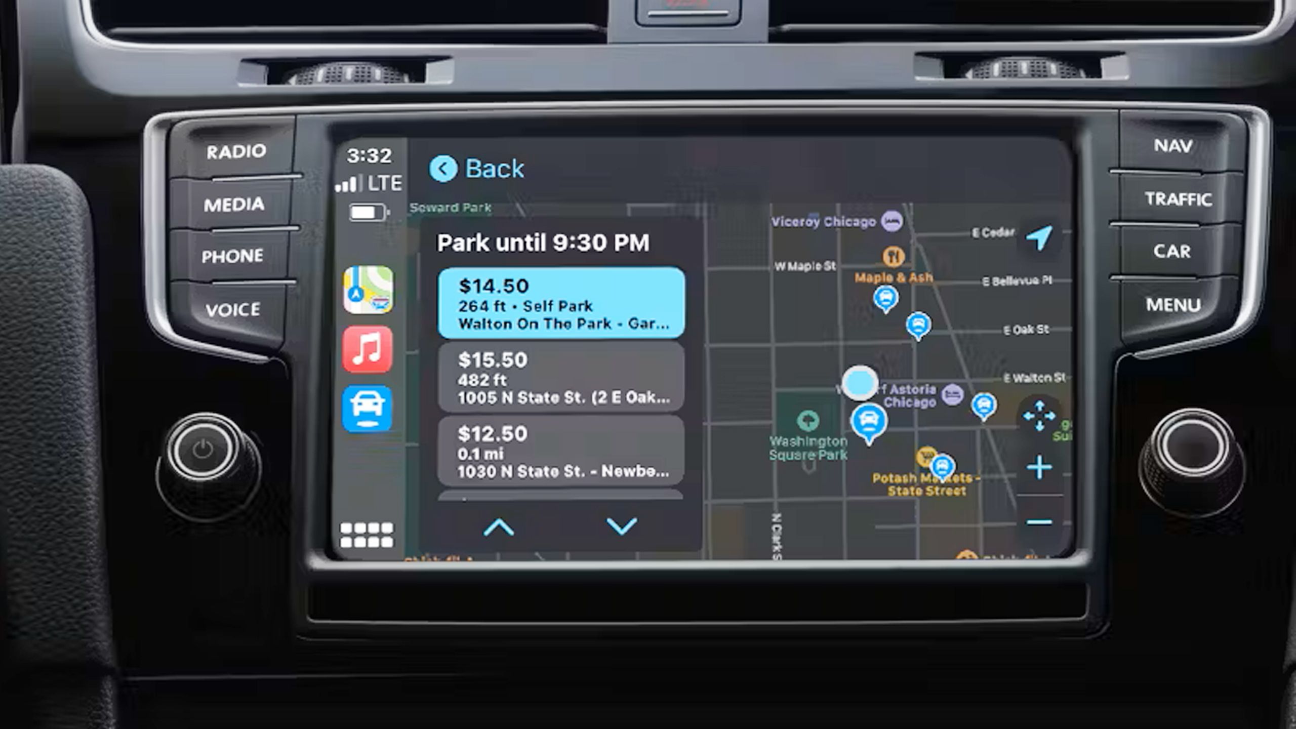 Spothero در حال اجرا در Apple CarPlay.